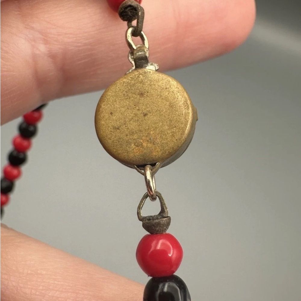 Vintage Black & Red Glass Beaded Necklace ~27” Box Clasp Unsigned *Some Chipped* - Picture 12 of 14